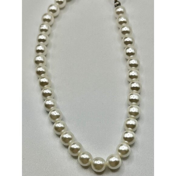 Simple Faux Pearl Bead Bracelet Classic Ivory‎ Cream Feminine Coquette Stackable - Picture 3 of 4